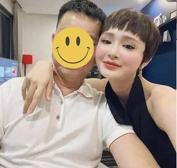 bảo trân 2004 sex Vạch bướm call video với bạn trai trong quán coffee